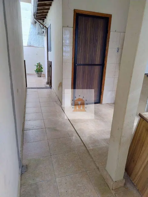 Foto 6 de Casa com 2 quartos à venda, 200m2 em Jardim Jacinto, Jacarei - SP