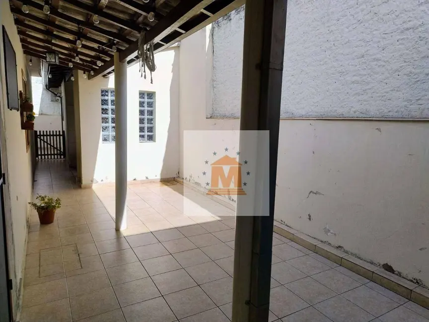 Foto 3 de Casa com 2 quartos à venda, 200m2 em Jardim Jacinto, Jacarei - SP