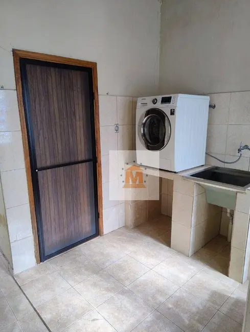 Foto 9 de Casa com 2 quartos à venda, 200m2 em Jardim Jacinto, Jacarei - SP
