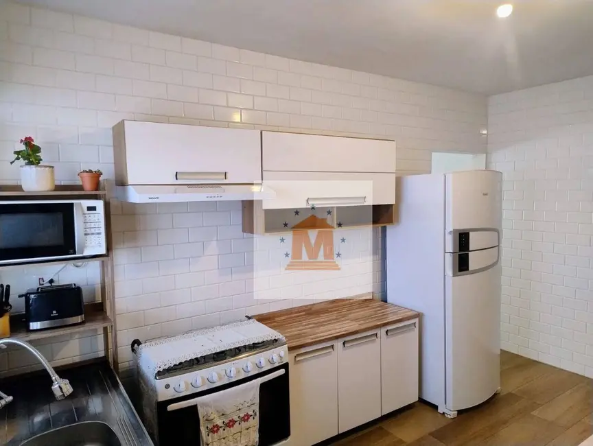 Foto 4 de Casa com 2 quartos à venda, 200m2 em Jardim Jacinto, Jacarei - SP