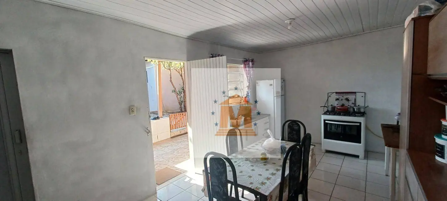 Foto 1 de Casa com 2 quartos à venda, 200m2 em Conjunto São Benedito, Jacarei - SP