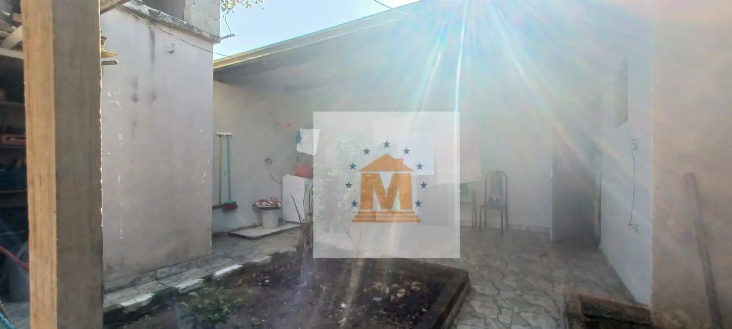 Foto 3 de Casa com 2 quartos à venda, 200m2 em Conjunto São Benedito, Jacarei - SP