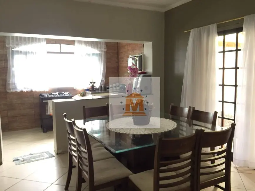 Casa com 3 quartos à venda, 250m2 em Jardim do Vale, Jacarei - SP - imagem 4 Foto 4 de Casa com 3 quartos à venda, 250m2 em Jardim do Vale, Jacarei - SP