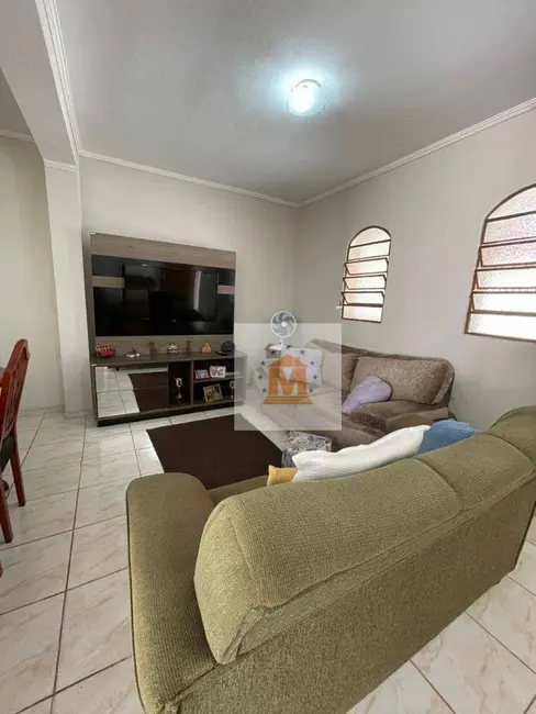 Foto 3 de Casa com 2 quartos à venda, 175m2 em Jardim Flórida, Jacarei - SP