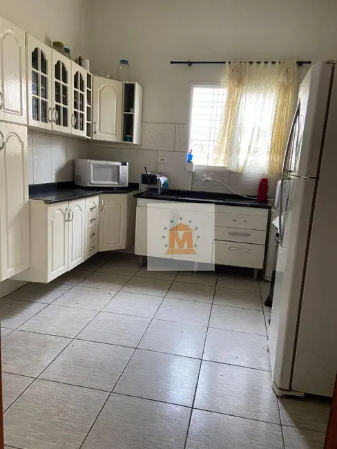 Foto 2 de Casa com 2 quartos à venda, 300m2 em Jardim Flórida, Jacarei - SP