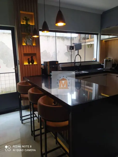 Foto 1 de Sobrado com 3 quartos à venda, 126m2 em Jardim Santa Marina, Jacarei - SP