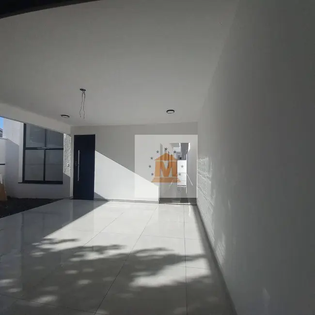 Casa com 3 quartos à venda e para alugar, 250m2 em Jacarei - SP - imagem 2 Foto 2 de Casa com 3 quartos à venda e para alugar, 250m2 em Jacarei - SP