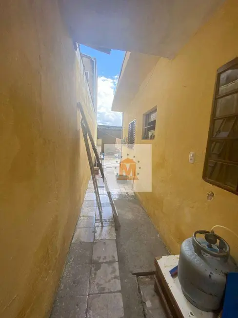 Casa com 2 quartos à venda em Parque Imperial, Jacarei - SP - imagem 4 Foto 4 de Casa com 2 quartos à venda em Parque Imperial, Jacarei - SP