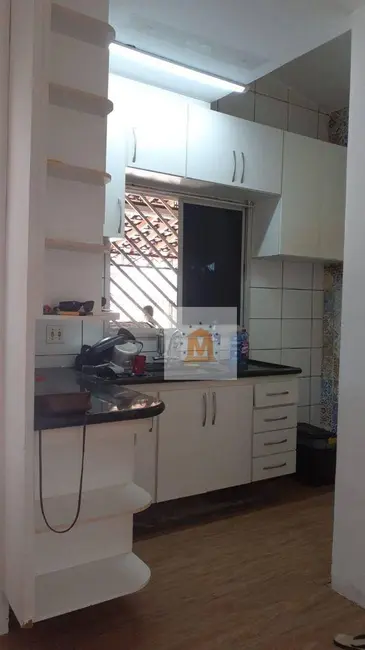 Foto 1 de Casa com 2 quartos à venda, 150m2 em Sao Jose Dos Campos - SP
