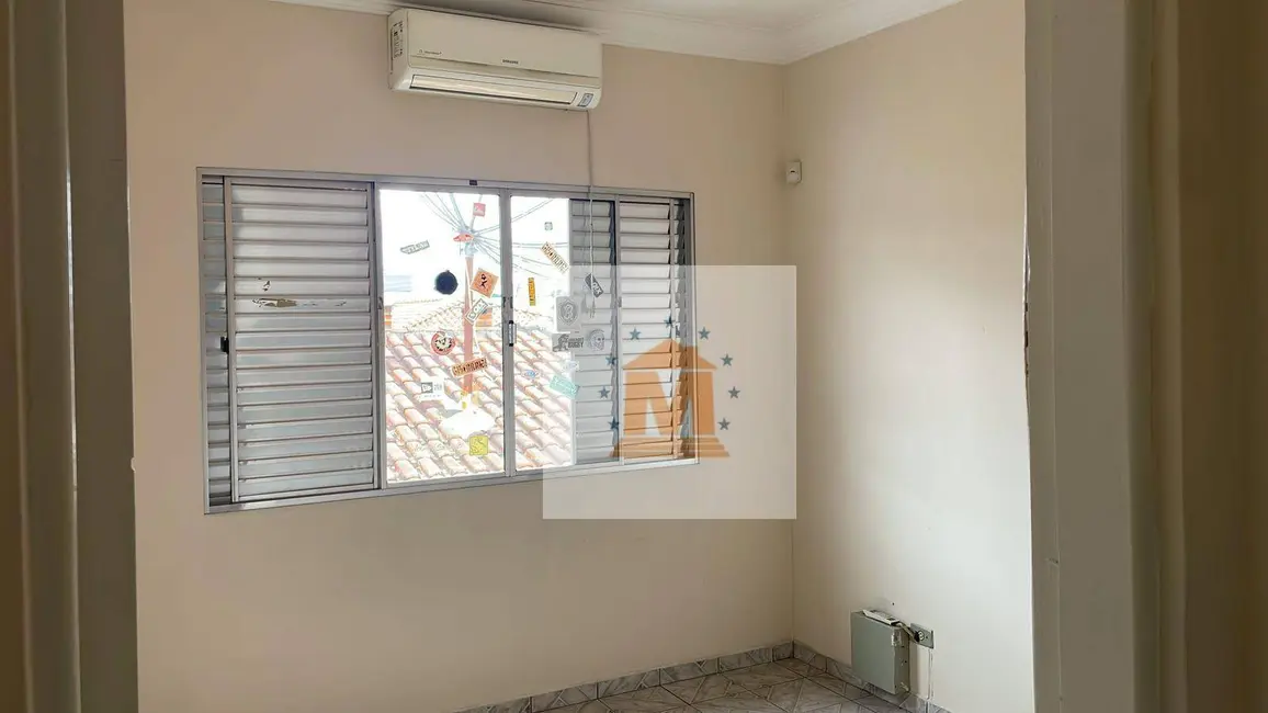 Sobrado com 3 quartos à venda, 300m2 em Vila Pinheiro, Jacarei - SP - imagem 4 Foto 4 de Sobrado com 3 quartos à venda, 300m2 em Vila Pinheiro, Jacarei - SP