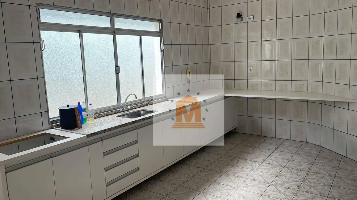 Sobrado com 3 quartos à venda, 300m2 em Vila Pinheiro, Jacarei - SP - imagem 1 Foto 1 de Sobrado com 3 quartos à venda, 300m2 em Vila Pinheiro, Jacarei - SP