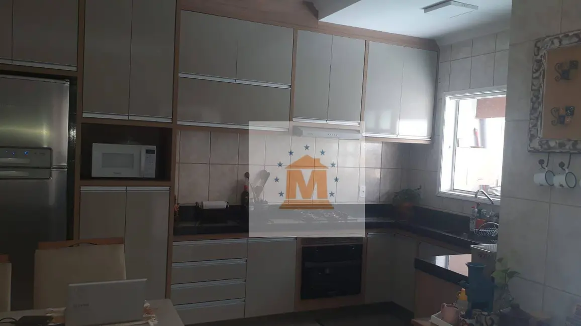 Foto 1 de Sobrado com 2 quartos à venda, 177m2 em Jardim Califórnia, Jacarei - SP