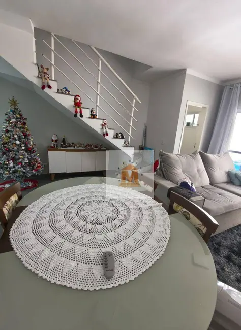 Sobrado com 3 quartos à venda, 120m2 em Jardim Santa Maria, Jacarei - SP - imagem 1 Foto 1 de Sobrado com 3 quartos à venda, 120m2 em Jardim Santa Maria, Jacarei - SP