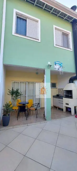 Sobrado com 3 quartos à venda, 120m2 em Jardim Santa Maria, Jacarei - SP - imagem 5 Foto 5 de Sobrado com 3 quartos à venda, 120m2 em Jardim Santa Maria, Jacarei - SP