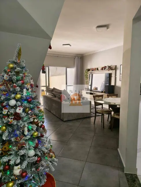 Sobrado com 3 quartos à venda, 120m2 em Jardim Santa Maria, Jacarei - SP - imagem 3 Foto 3 de Sobrado com 3 quartos à venda, 120m2 em Jardim Santa Maria, Jacarei - SP