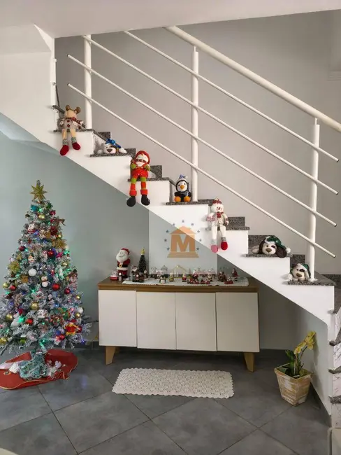 Sobrado com 3 quartos à venda, 120m2 em Jardim Santa Maria, Jacarei - SP - imagem 4 Foto 4 de Sobrado com 3 quartos à venda, 120m2 em Jardim Santa Maria, Jacarei - SP