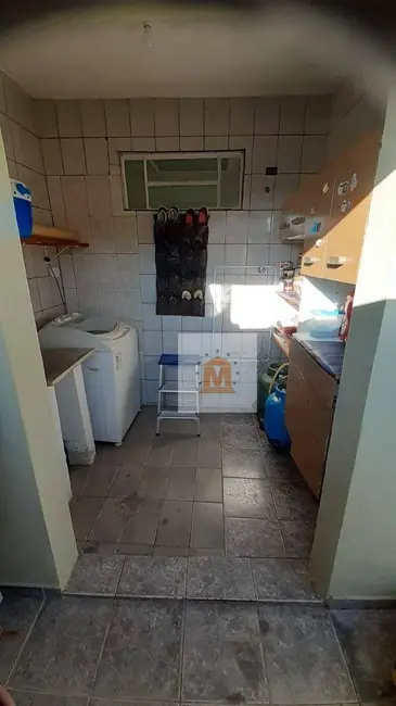 Casa com 2 quartos à venda em Jardim São Luiz, Jacarei - SP - imagem 8 Foto 8 de Casa com 2 quartos à venda em Jardim São Luiz, Jacarei - SP