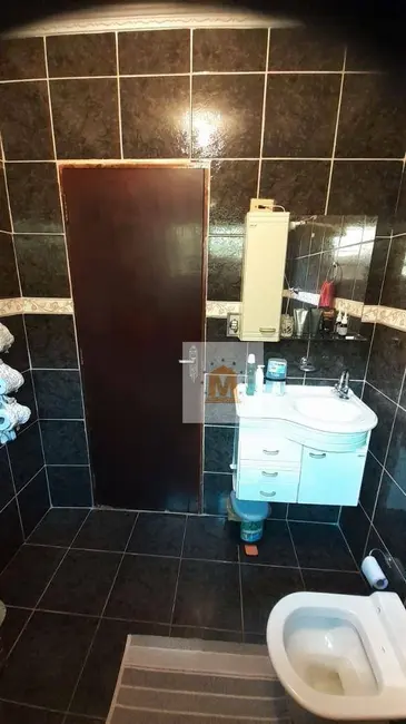 Casa com 2 quartos à venda em Jardim São Luiz, Jacarei - SP - imagem 6 Foto 6 de Casa com 2 quartos à venda em Jardim São Luiz, Jacarei - SP