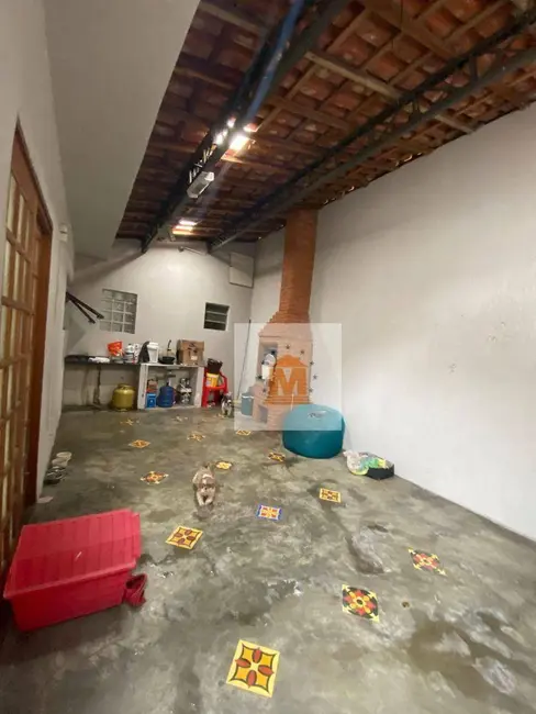 Casa com 3 quartos à venda em Conjunto São Benedito, Jacarei - SP - imagem 8 Foto 8 de Casa com 3 quartos à venda em Conjunto São Benedito, Jacarei - SP