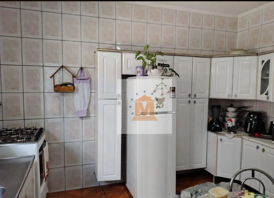 Sobrado com 3 quartos à venda, 140m2 em Parque dos Príncipes, Jacarei - SP - imagem 4 Foto 4 de Sobrado com 3 quartos à venda, 140m2 em Parque dos Príncipes, Jacarei - SP