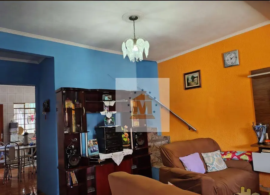 Sobrado com 3 quartos à venda, 140m2 em Parque dos Príncipes, Jacarei - SP - imagem 3 Foto 3 de Sobrado com 3 quartos à venda, 140m2 em Parque dos Príncipes, Jacarei - SP