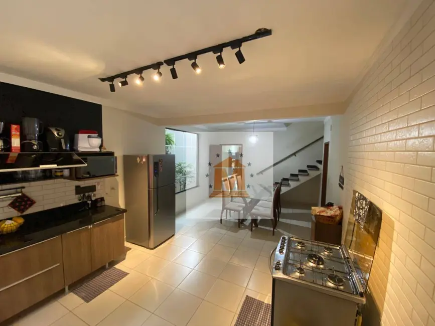 Foto 1 de Sobrado com 3 quartos à venda, 175m2 em Jacarei - SP