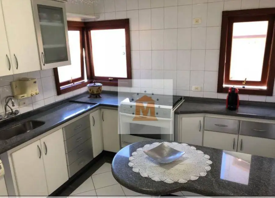 Sobrado com 3 quartos à venda, 260m2 em Jardim Coleginho, Jacarei - SP - imagem 1 Foto 1 de Sobrado com 3 quartos à venda, 260m2 em Jardim Coleginho, Jacarei - SP