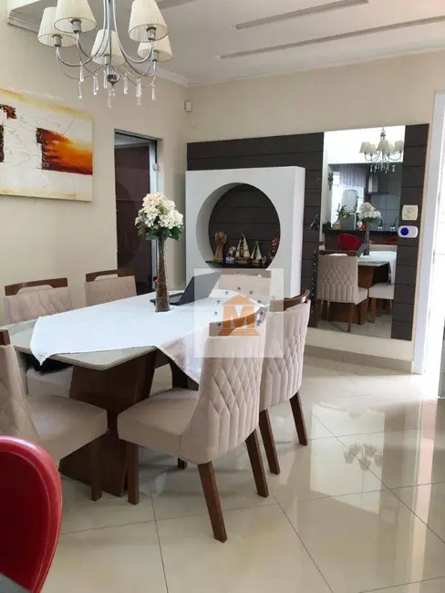 Foto 2 de Sobrado com 2 quartos à venda, 250m2 em Jardim Terras de Santa Helena, Jacarei - SP