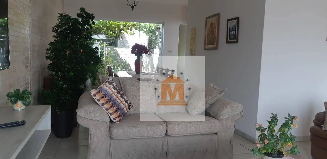 Foto 2 de Sobrado com 5 quartos à venda, 300m2 em Vila Pinheiro, Jacarei - SP