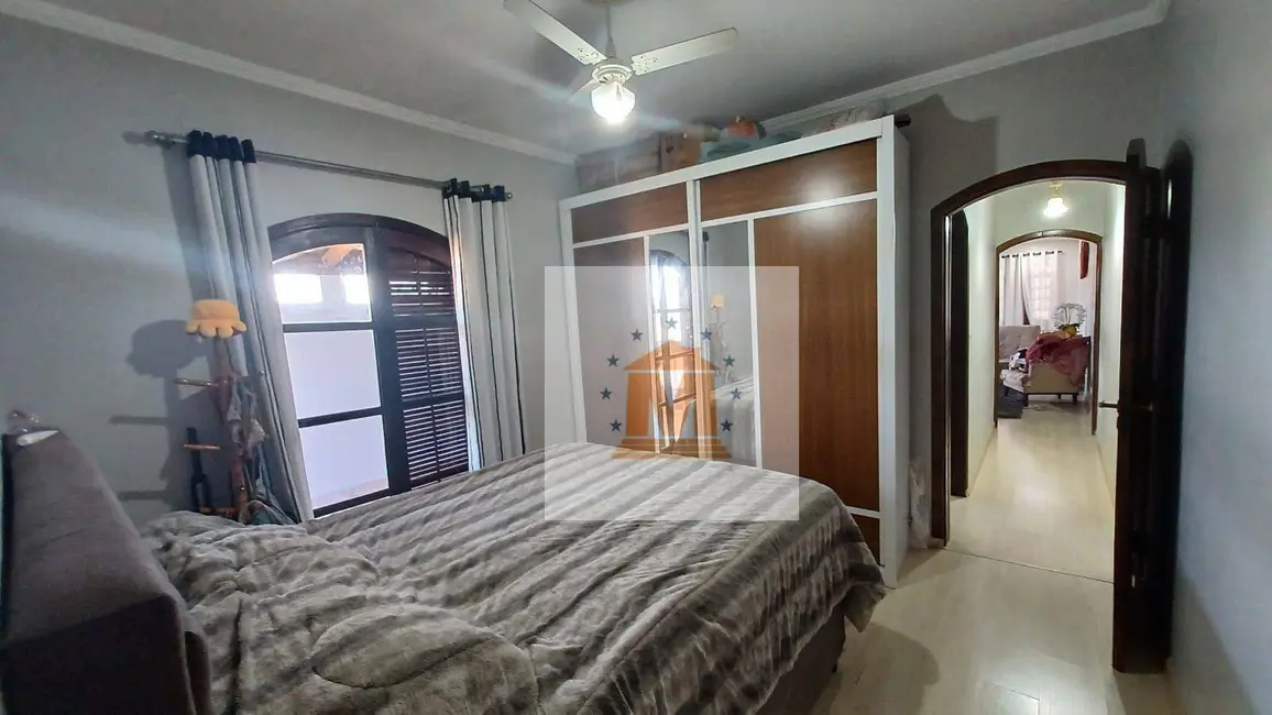 Foto 5 de Sobrado com 3 quartos à venda, 180m2 em Jardim Colônia, Jacarei - SP