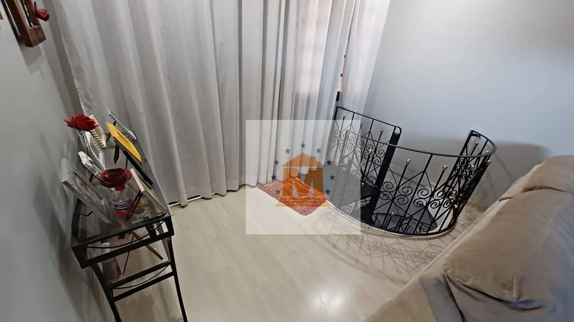 Foto 8 de Sobrado com 3 quartos à venda, 180m2 em Jardim Colônia, Jacarei - SP