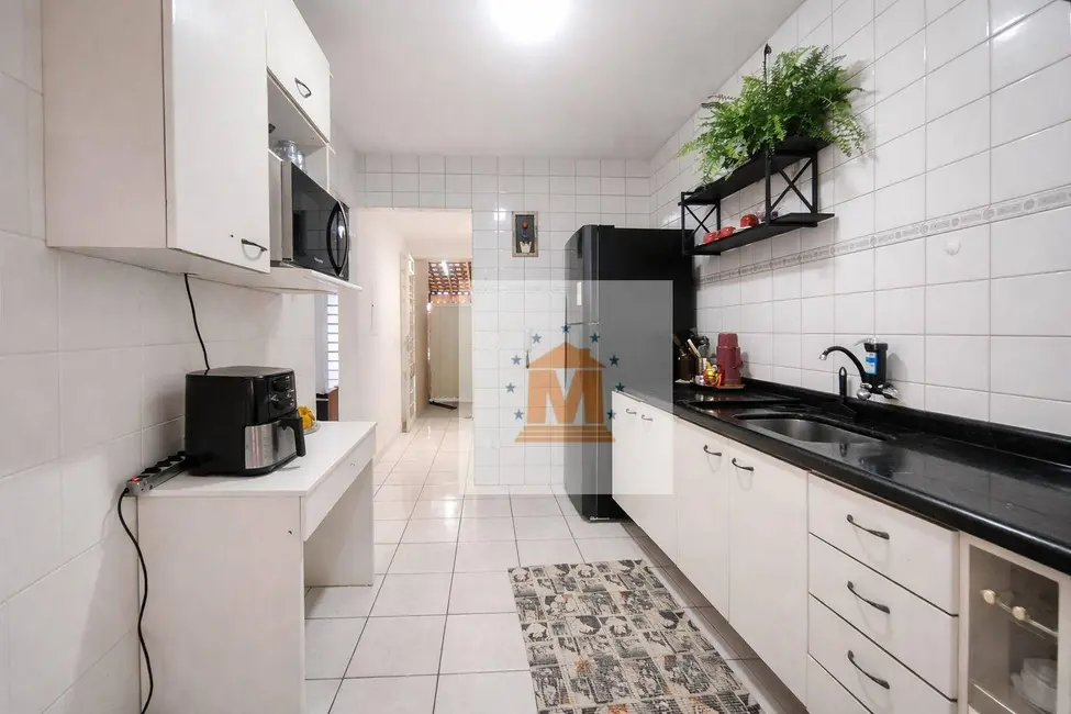 Foto 2 de Sobrado com 3 quartos à venda, 206m2 em Jardim Califórnia, Jacarei - SP