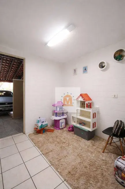 Foto 6 de Sobrado com 3 quartos à venda, 206m2 em Jardim Califórnia, Jacarei - SP