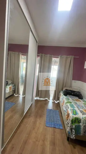 Foto 8 de Sobrado com 3 quartos à venda, 250m2 em Jacarei - SP