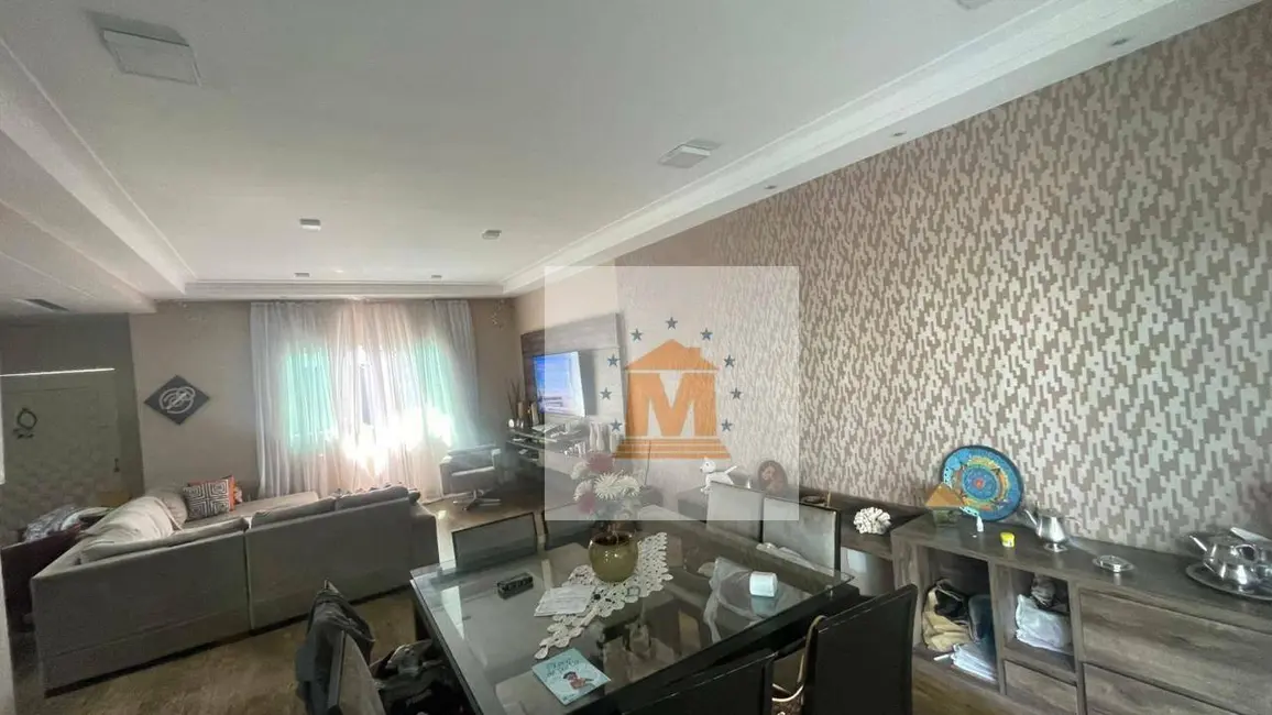 Foto 3 de Sobrado com 3 quartos à venda, 250m2 em Jacarei - SP