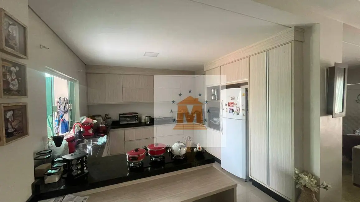Foto 2 de Sobrado com 3 quartos à venda, 250m2 em Jacarei - SP
