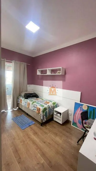 Foto 9 de Sobrado com 3 quartos à venda, 250m2 em Jacarei - SP