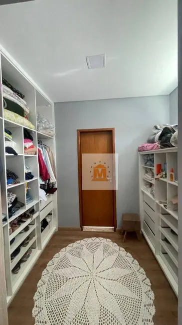 Foto 6 de Sobrado com 3 quartos à venda, 250m2 em Jacarei - SP