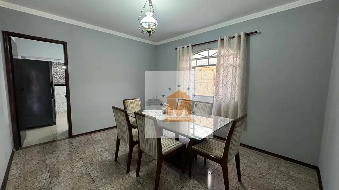 Sobrado com 3 quartos à venda, 125m2 em Jardim Emília, Jacarei - SP - imagem 1 Foto 1 de Sobrado com 3 quartos à venda, 125m2 em Jardim Emília, Jacarei - SP