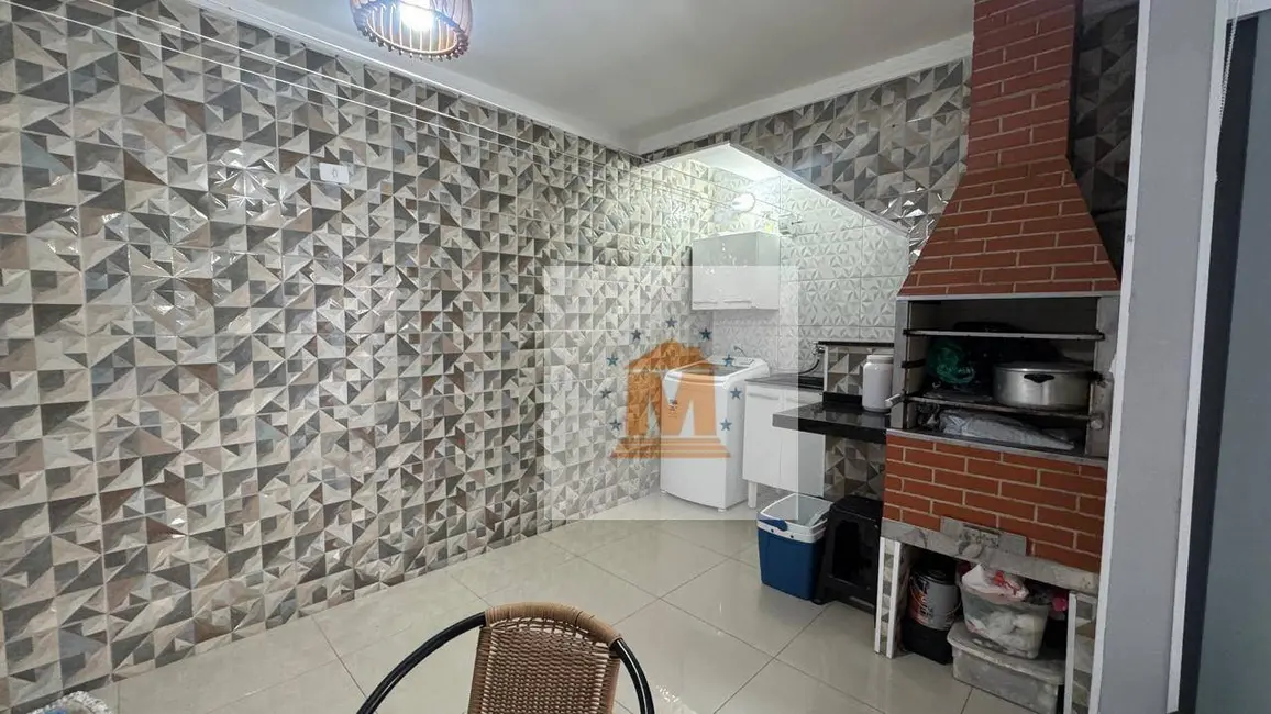 Sobrado com 3 quartos à venda, 125m2 em Jardim Emília, Jacarei - SP - imagem 5 Foto 5 de Sobrado com 3 quartos à venda, 125m2 em Jardim Emília, Jacarei - SP