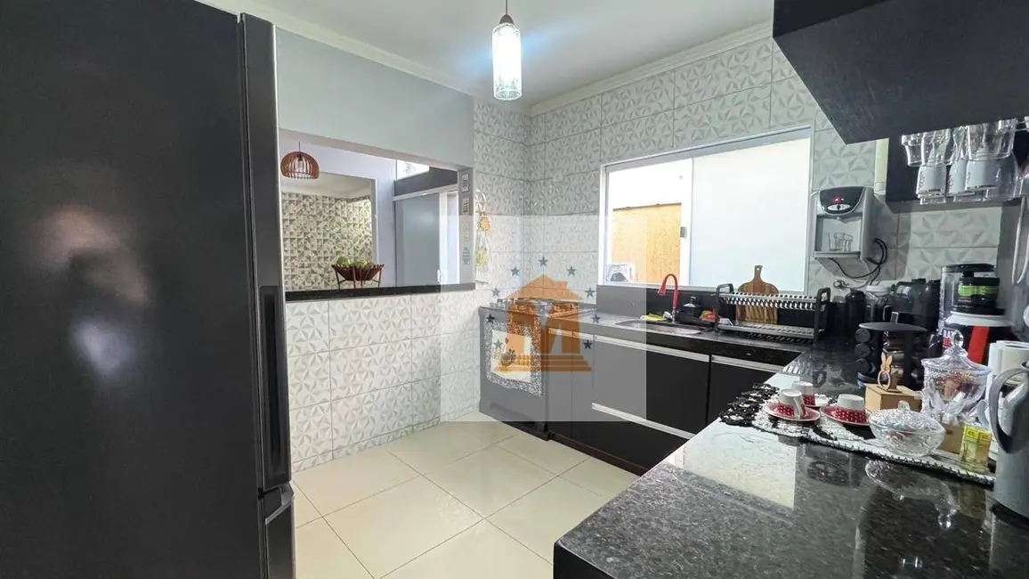 Sobrado com 3 quartos à venda, 125m2 em Jardim Emília, Jacarei - SP - imagem 2 Foto 2 de Sobrado com 3 quartos à venda, 125m2 em Jardim Emília, Jacarei - SP