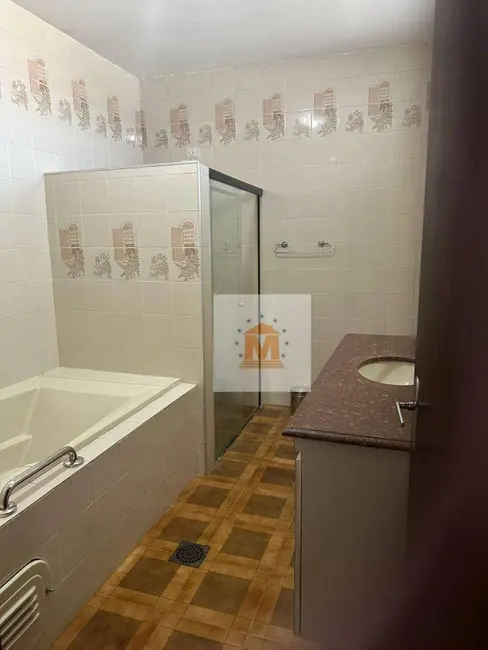 Casa com 3 quartos à venda, 515m2 em Jardim Siesta, Jacarei - SP - imagem 8 Foto 8 de Casa com 3 quartos à venda, 515m2 em Jardim Siesta, Jacarei - SP