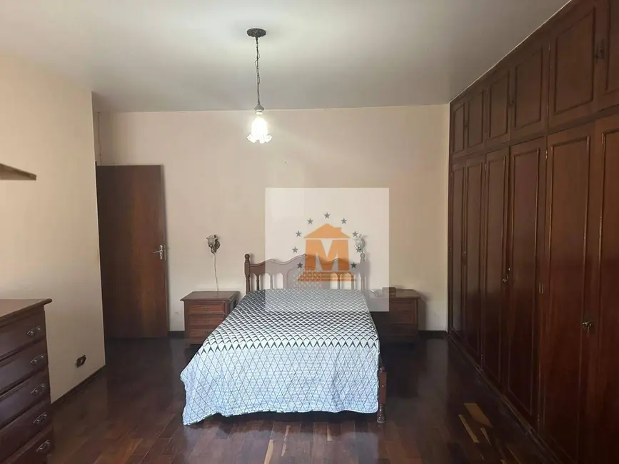Casa com 3 quartos à venda, 515m2 em Jardim Siesta, Jacarei - SP - imagem 6 Foto 6 de Casa com 3 quartos à venda, 515m2 em Jardim Siesta, Jacarei - SP