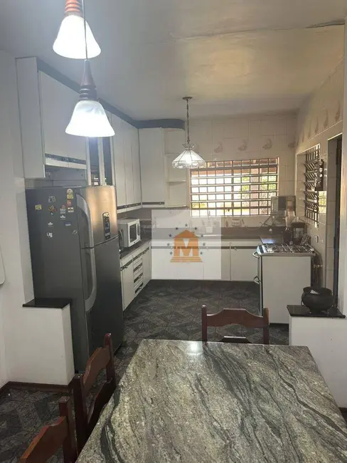 Casa com 3 quartos à venda, 515m2 em Jardim Siesta, Jacarei - SP - imagem 3 Foto 3 de Casa com 3 quartos à venda, 515m2 em Jardim Siesta, Jacarei - SP