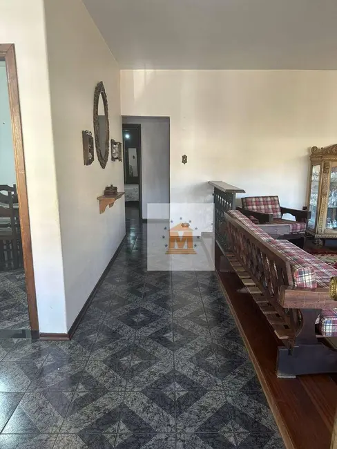 Casa com 3 quartos à venda, 515m2 em Jardim Siesta, Jacarei - SP - imagem 5 Foto 5 de Casa com 3 quartos à venda, 515m2 em Jardim Siesta, Jacarei - SP
