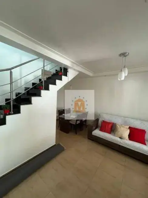 Foto 1 de Sobrado com 3 quartos à venda, 166m2 em Jardim Primavera, Jacarei - SP