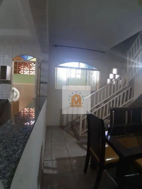 Foto 3 de Sobrado com 3 quartos à venda, 277m2 em Jardim Maria Amélia, Jacarei - SP