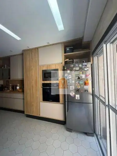 Foto 3 de Sobrado com 3 quartos à venda, 200m2 em Jardim Califórnia, Jacarei - SP
