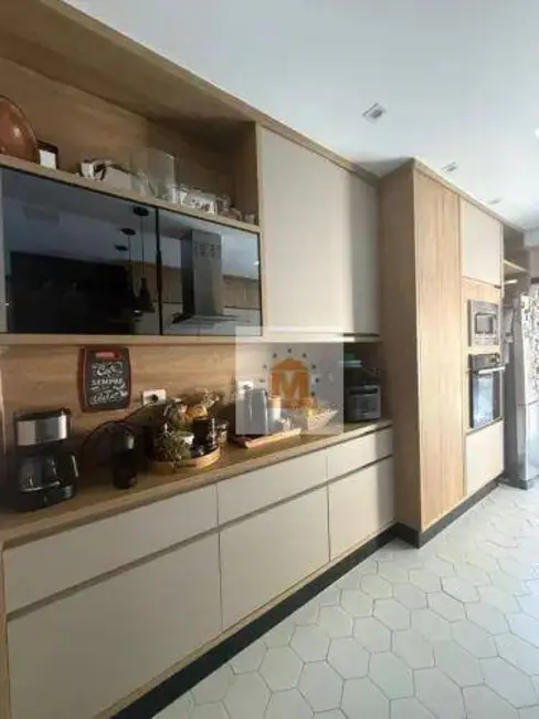 Foto 2 de Sobrado com 3 quartos à venda, 200m2 em Jardim Califórnia, Jacarei - SP