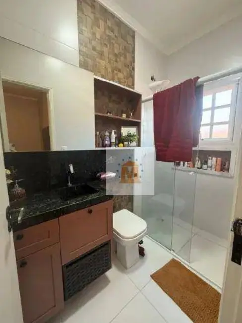 Foto 9 de Sobrado com 3 quartos à venda, 200m2 em Jardim Califórnia, Jacarei - SP
